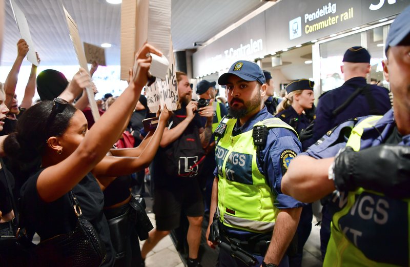Poliser på T-centralen Poliser på T-centralen